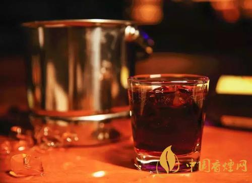 可樂(lè)桶是什么酒 非?；鸨目蓸?lè)桶調(diào)配方法介紹